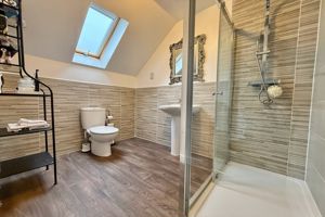 Main Bedroom En-Suite- click for photo gallery